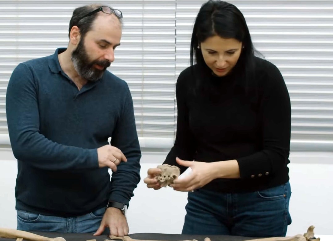 Η Χριστίνα Παπαγεωργοπούλου και ο , Αν. Καθηγήτρια Φυσικής Ανθρωπολογίας και ο Αστέριος Αηδόνης της ερευνητικής ομάδας BioΜuse