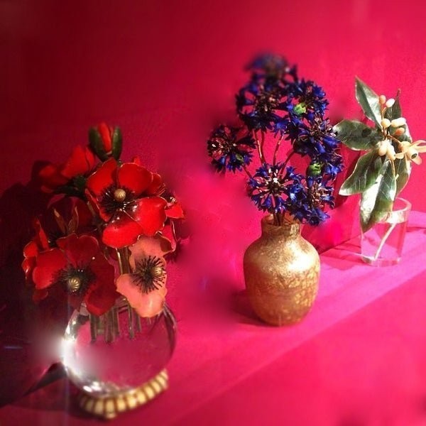 Ανθοδοχεία με λουλούδια Φαμπερζέ από τη συλλογή της Ματίλντα Γκέτινγκς Γκρέι