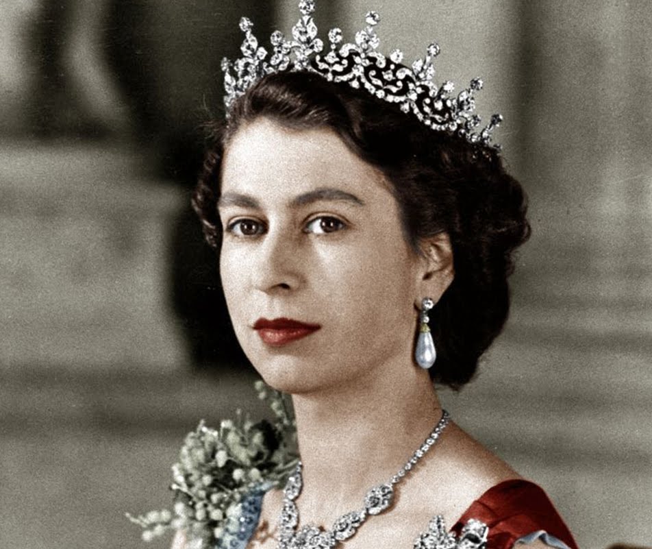 Η βασίλισσα Ελισάβετ Β΄σε νεαρή ηλικία με την αγαπημένη της διαμαντένια τιάρα