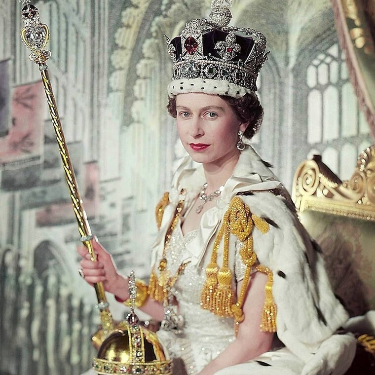 Η βασίλισσα Ελισάβετ Β΄ κατά τη στέψη της