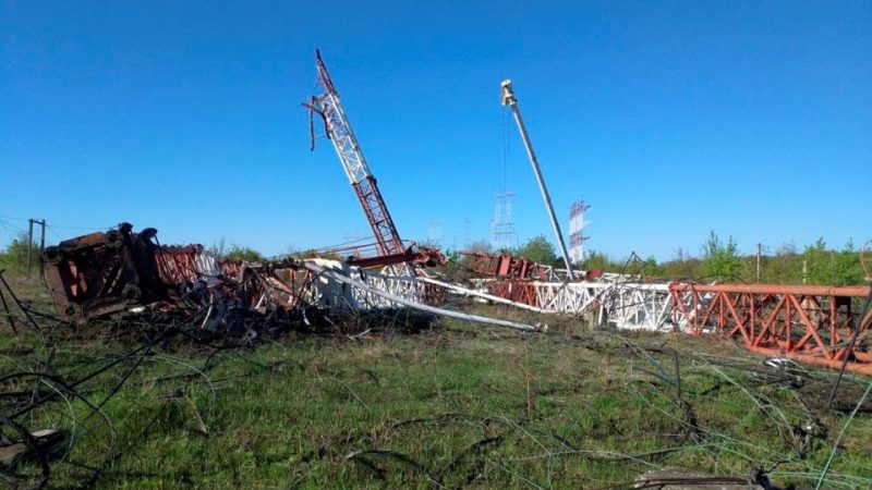 Πεσμένες στο έδαφος κεραίες ραδιοφωνίας μετά από εκρήξεις στην Υπερδνειστερία