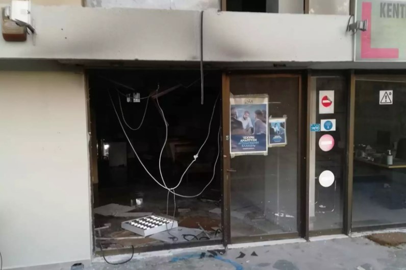 Έκρηξη από γκαζάκια στα γραφεία της Νέας Δημοκρατίας στην Πεύκη