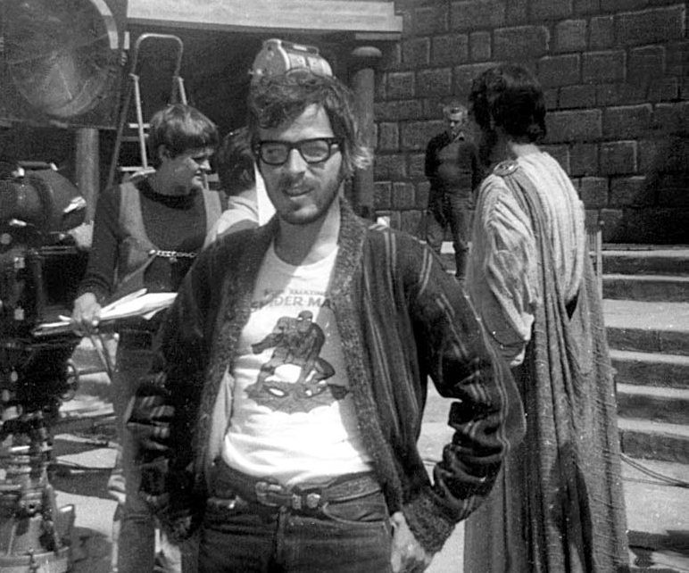Ο Πάνος Κουτρουμπούσης στα γυρίσματα της ταινίας Oedipus Rex το 1967