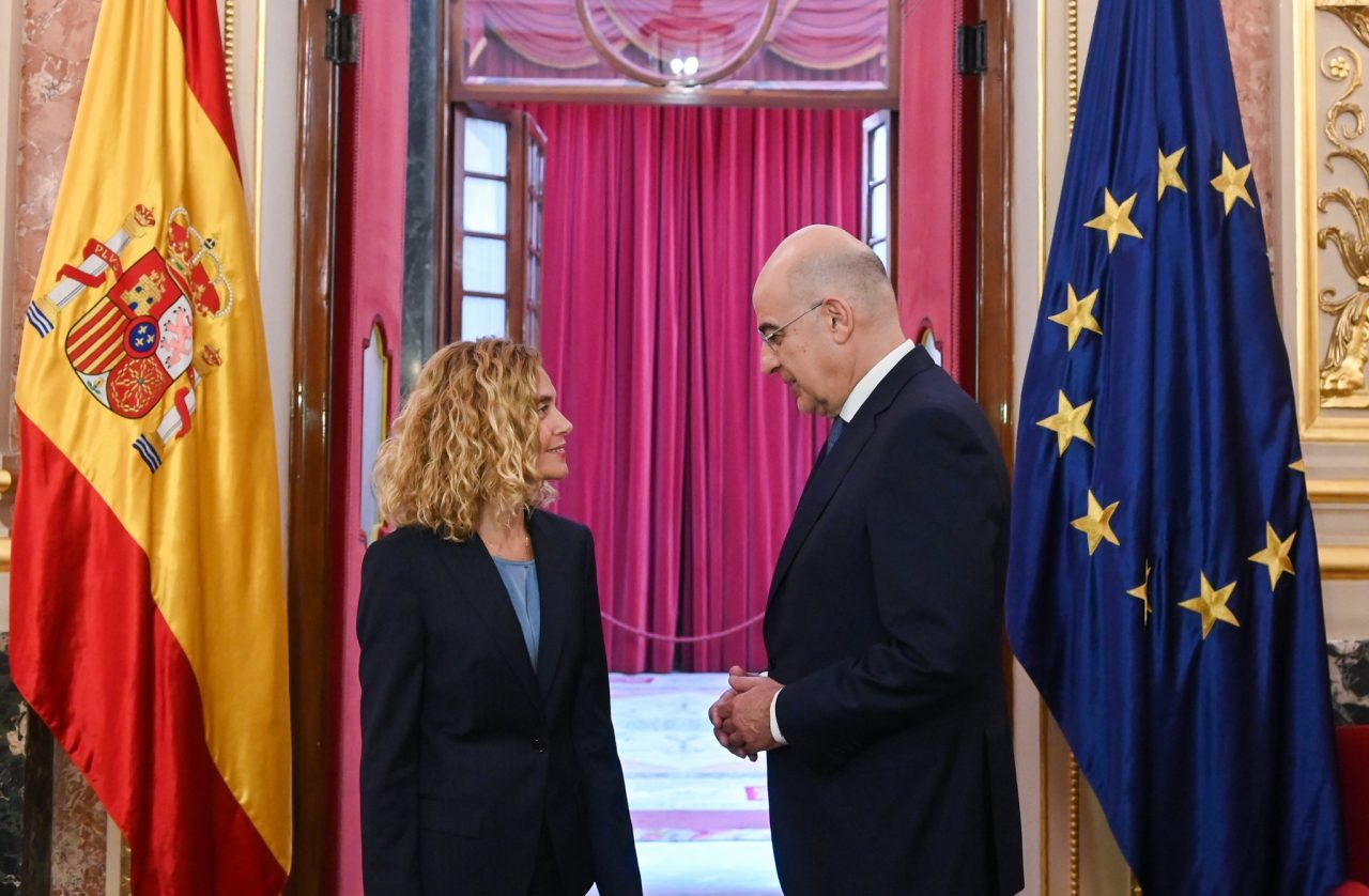 Ο Νίκος Δένδιας με την πρόεδρο του Κογκρέσου των Αντιπροσώπων, M.Batet, στη Μαδρίτη