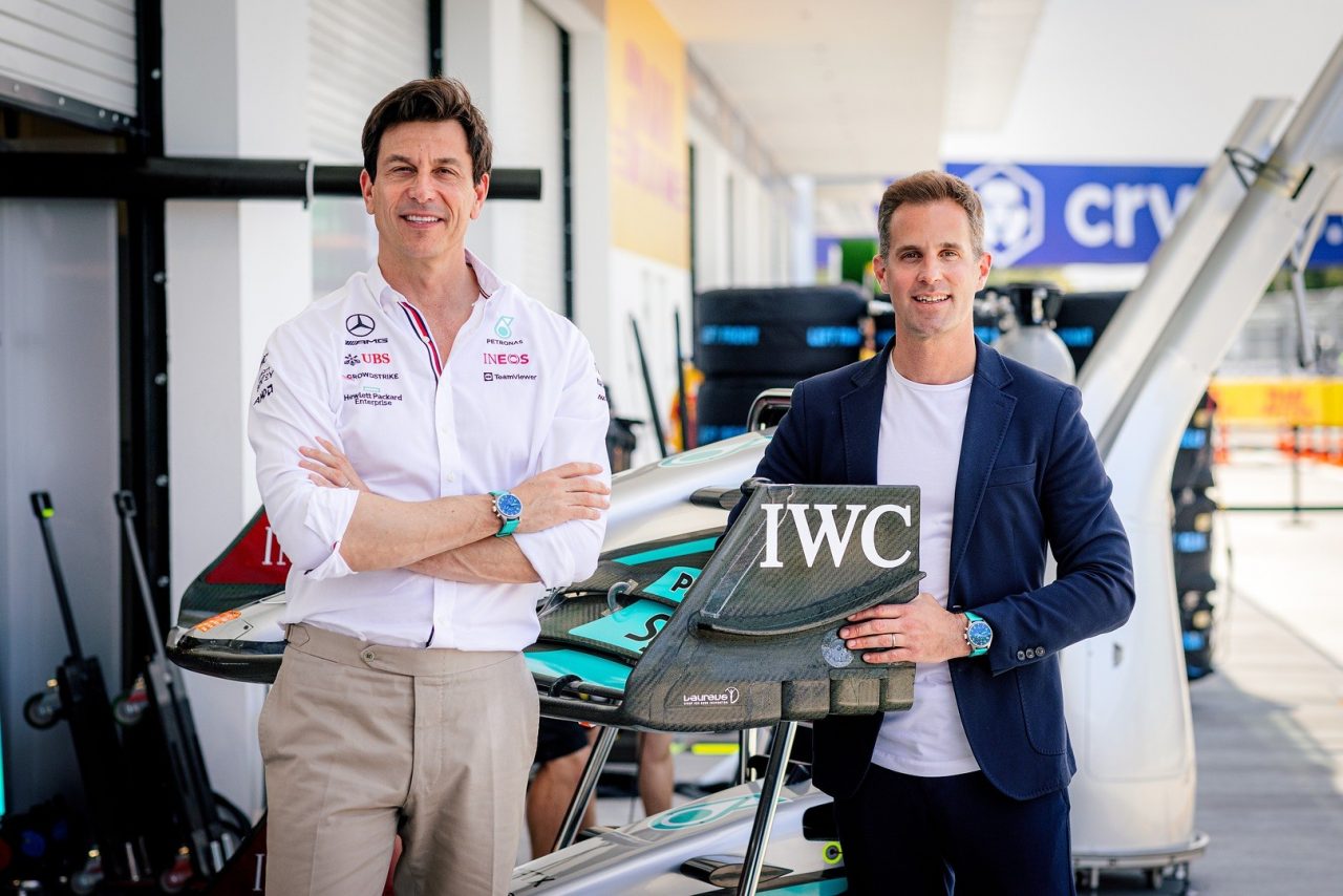 Στο πλαίσιο του GP στο Μαϊάμι η ομάδα της Mercedes και η IWC αποκάλυψαν το πρώτο επίσημο ρολόι της ομάδας.