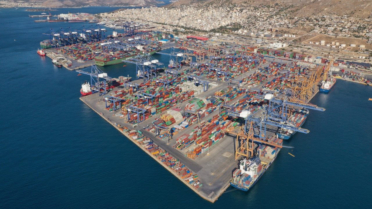 container terminal στο Λιμάνι Πειραιά