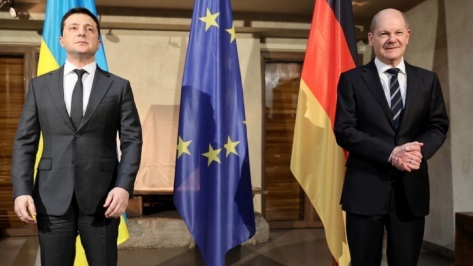 Ο πρόεδρος της Ουκρανίας Βολοντίμιρ Ζελένσκι και ο Γερμανός καγκελάριος Όλαφ Σολτς