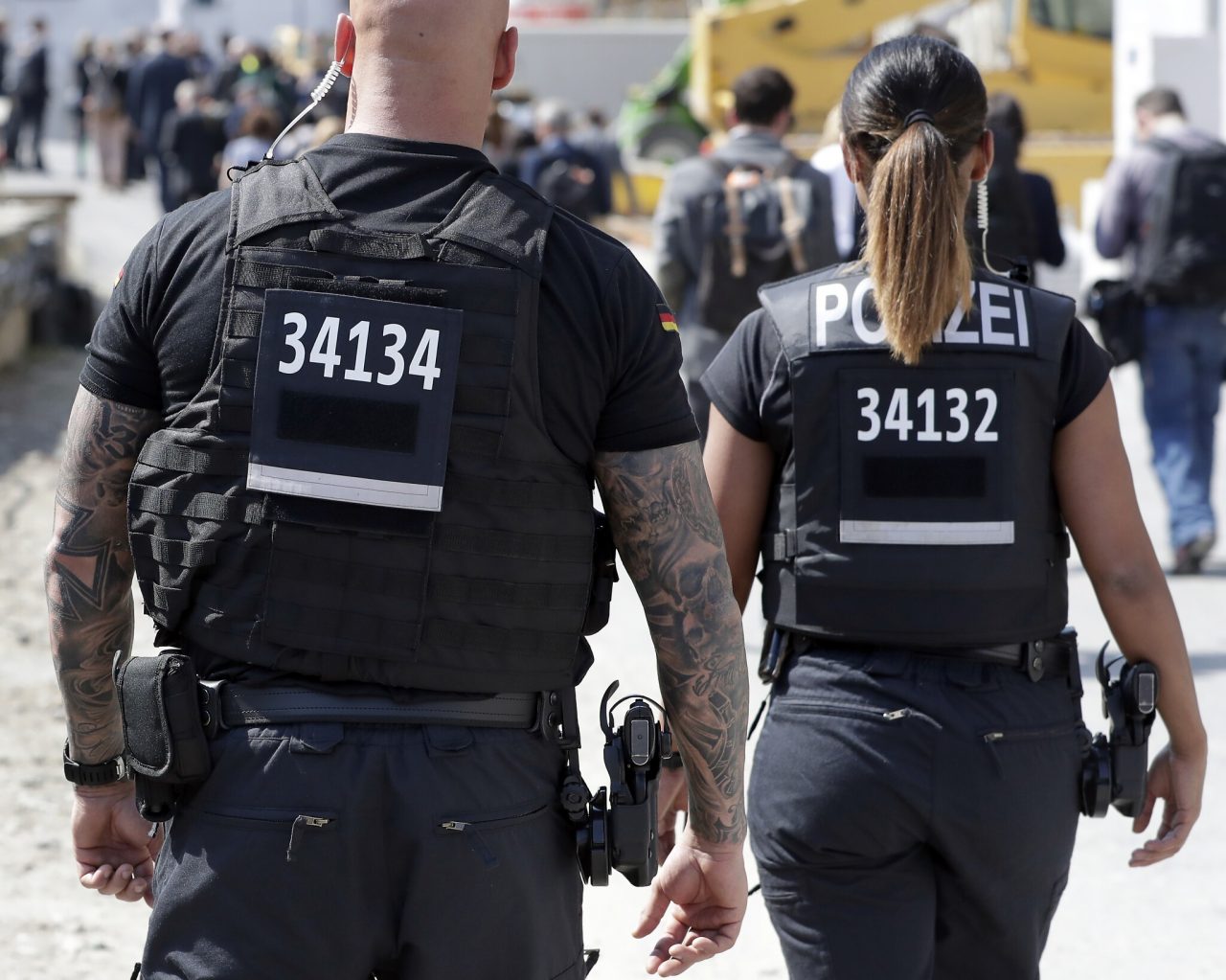 Άνδρας και γυναίκα αστυνομικοί στο Βερολίνο το 2018