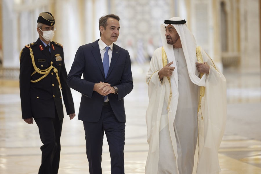 Ο Πρωθυπουργός Κυριάκος Μητσοτάκης συναντήθηκε με τον Διάδοχο του Θρόνου του Άμπου Ντάμπι Mohammed Bin Zayed Al Nahyan, κατά την επίσημη επίσκεψή του στα Ηνωμένα Αραβικά Εμιράτα (ΑΠΕ-ΜΠΕ)