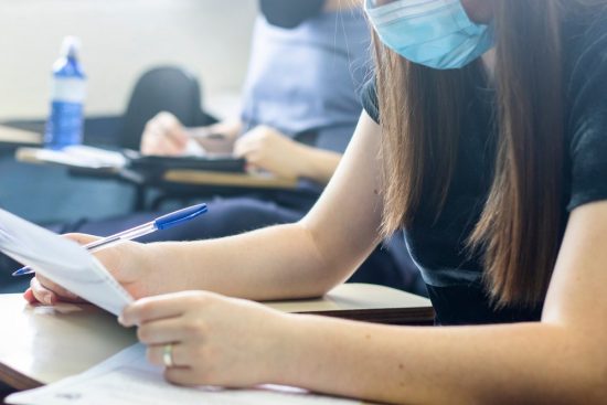 Συνεδριάζει η Επιτροπή Εμπειρογνωμόνων για τις πανελλαδικές εξετάσεις