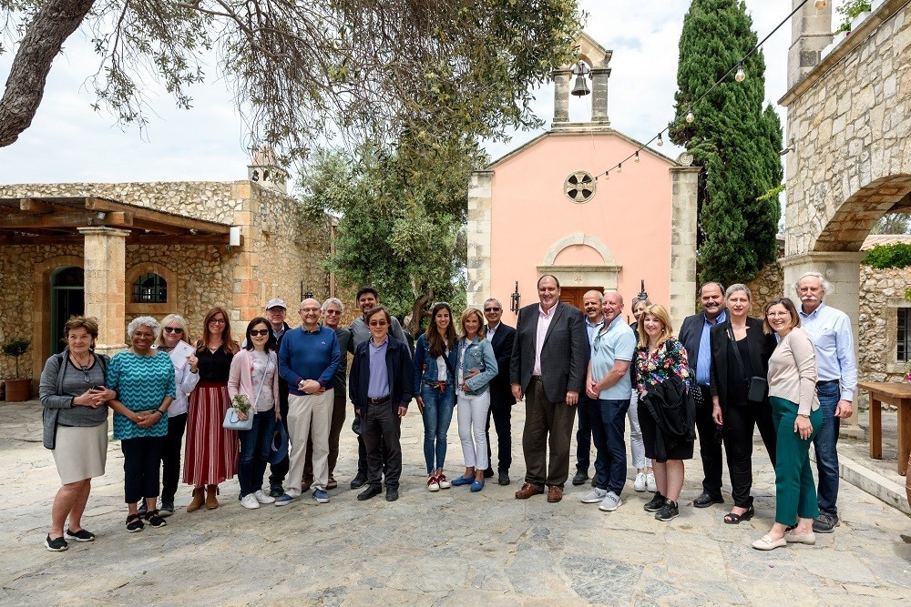 Τα μέλη του Advisory Board του Hellenic Center of Excellence for Health & Wellness στο εστιατόριο Minotaur του Grecotel Amirandes