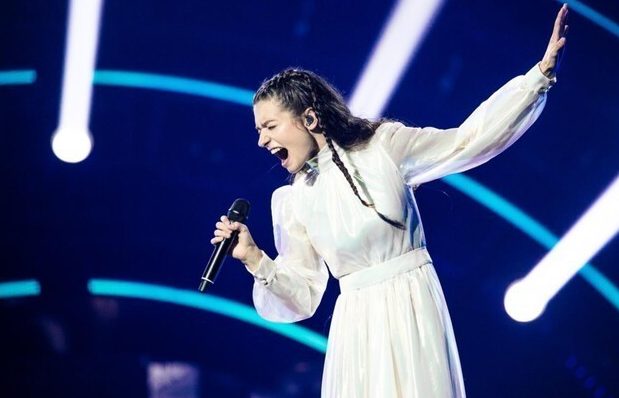 Η Αμάντα Γεωργιάδη στη σκηνή της Eurovision στο Τορίνο