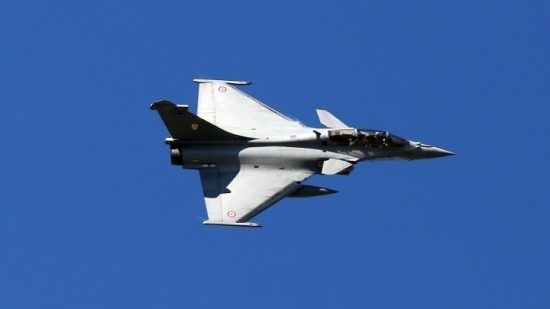 Μαχητικά αεροσκάφη και ελικόπτερα πέταξαν πάνω από την Ακρόπολη στο πλαίσιο της άσκησης Tiger Meet