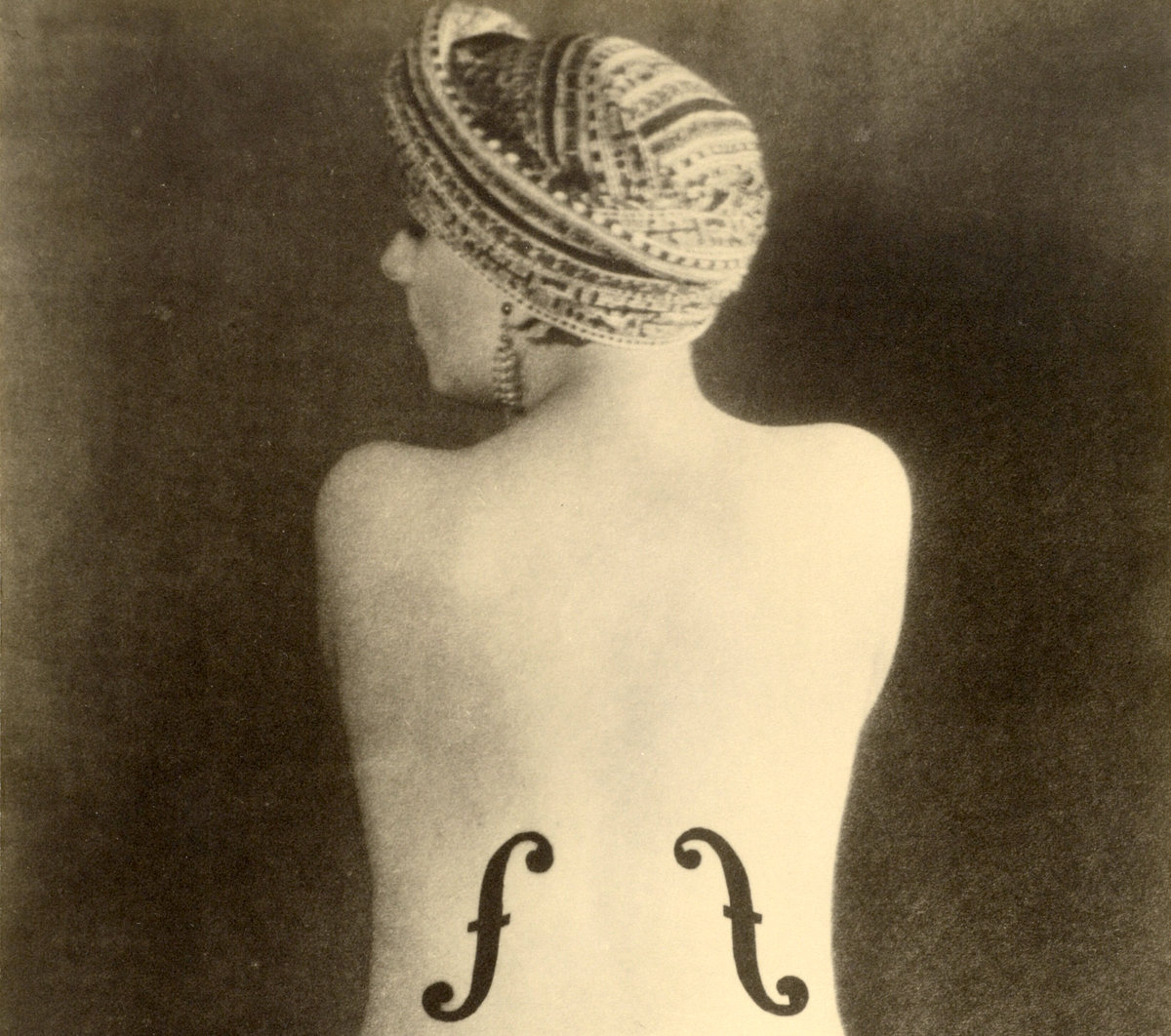φωτογραφία του Μαν Ρέι «Το Βιολί του Ινγκρές» (1924)
