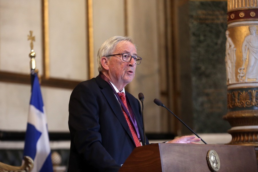 Ο Jean-Claude Juncker, πρώην προέδρος της Ευρωπαϊκής Επιτροπής και πρώην πρωθυπουργός του Λουξεμβούργου μιλάει στη συνεδρία υποδοχής του ως επίτιμου μέλους της Ακαδημίας Αθηνών,