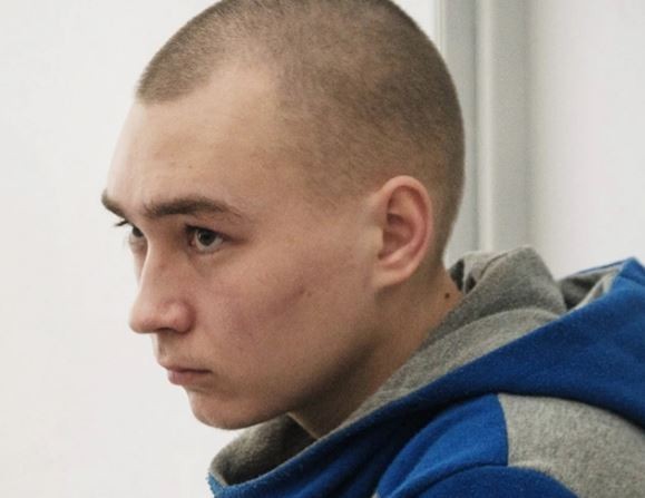 Ουκρανία: Ισόβια κάθειρξη στον Ρώσο στρατιώτη που δικάστηκε για εγκλήματα πολέμου