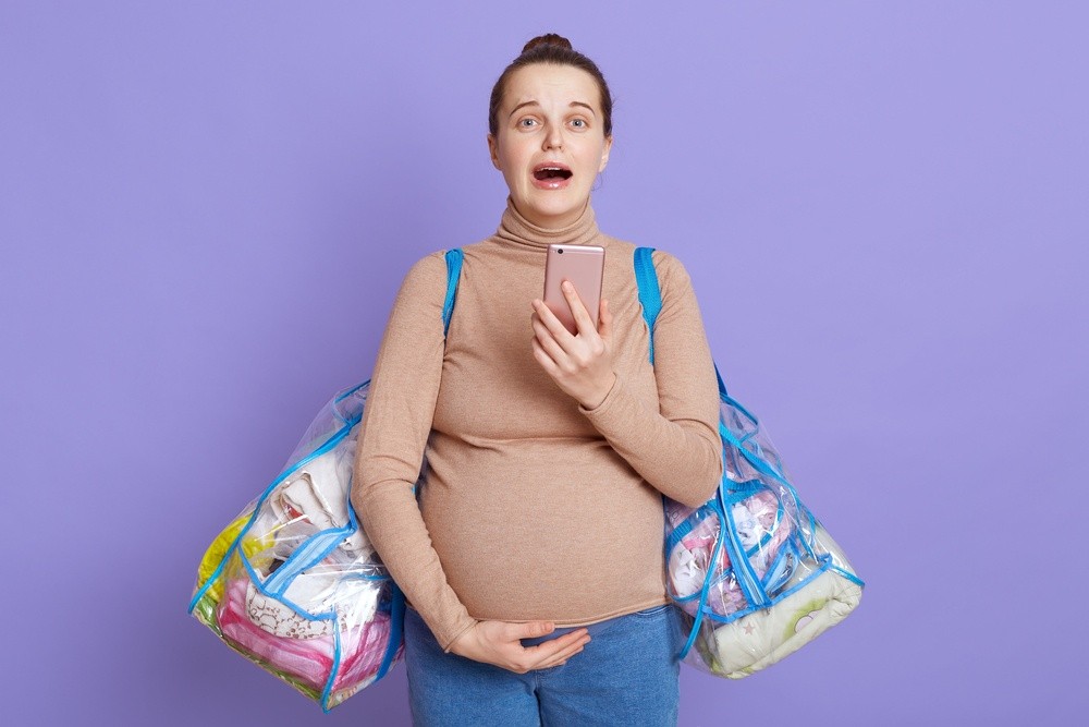 Γυναίκα κατά τη διάρκεια της εγκυμοσύνης, όταν πλησιάζει ο τοκετός