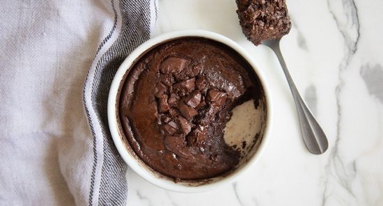 Baked oats: Υγιεινή και νόστιμη συνταγή από τον Άκη Πετρετζίκη