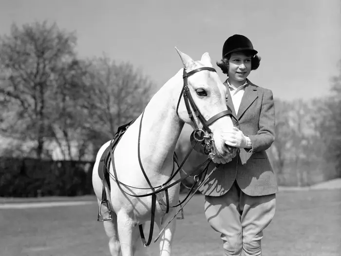 Με το πρώτο της άλογο το 1939