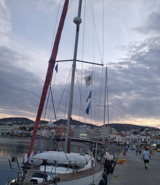 Προκλητική κίνηση από πλήρωμα σκάφους στη Μυτιλήνη: Ύψωσε σημαία του Κεμάλ στον ιστό του