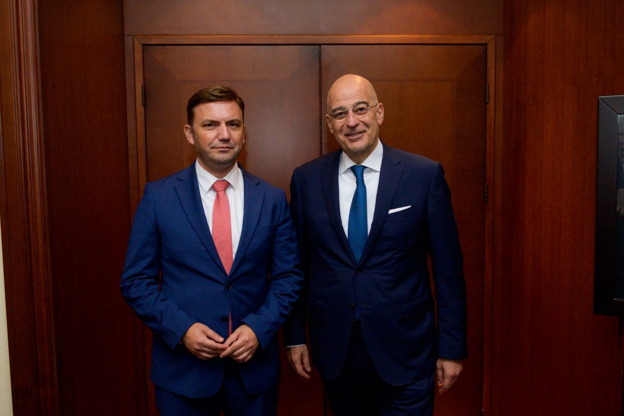Συνάντηση με τον υπουργό Εξωτερικών της Βόρειας Μακεδονίας Μπουγιάρ Οσμάνι πραγματοποίησε στη Θεσσαλονίκη ο υπουργός Εξωτερικών Νίκος Δένδιας