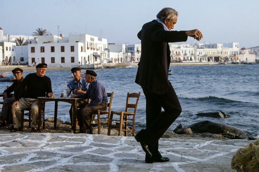 Άντονι Κουίν στη Μύκονο στο ρόλο του Ωνάση