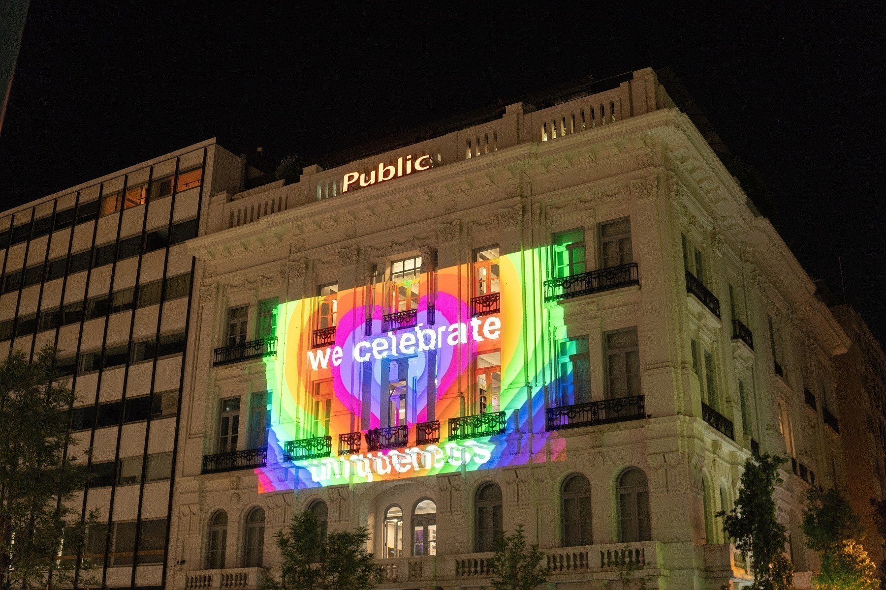 Στα Public γιορτάζουμε τη μοναδικότητα!