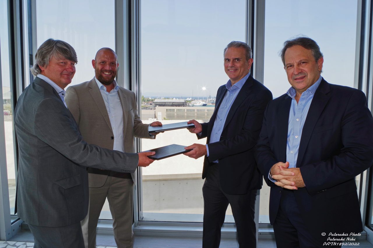 (από αριστερά προς δεξιά) Eric Antoons, Co – CEO, Parkwind Francois Van Leeuw, Co – CEO, Parkwind Λουκάς Λαζαράκης, CEO, Inkat Energy Πέτρος Σουρέτης, CEO, Intrakat