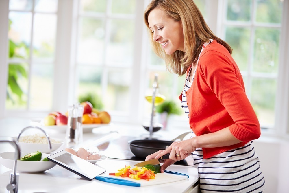 Γυναίκα που μαγειρεύει - Οι 3 καλύτερες δίαιτες για γυναίκες άνω των 50 ετών