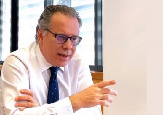 Κουμουτσάκος για υποψηφιότητα Καραμανλή: «Εγώ δεν θα συμμετείχα στις εκλογές»