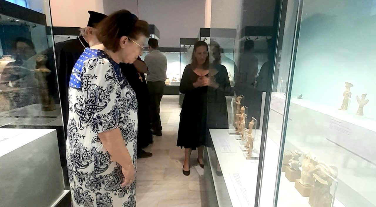 Η υπουργός Πολιτισμού Λίνα Μενδώνη στο Αρχαιολογικό Μουσείο Μήλου