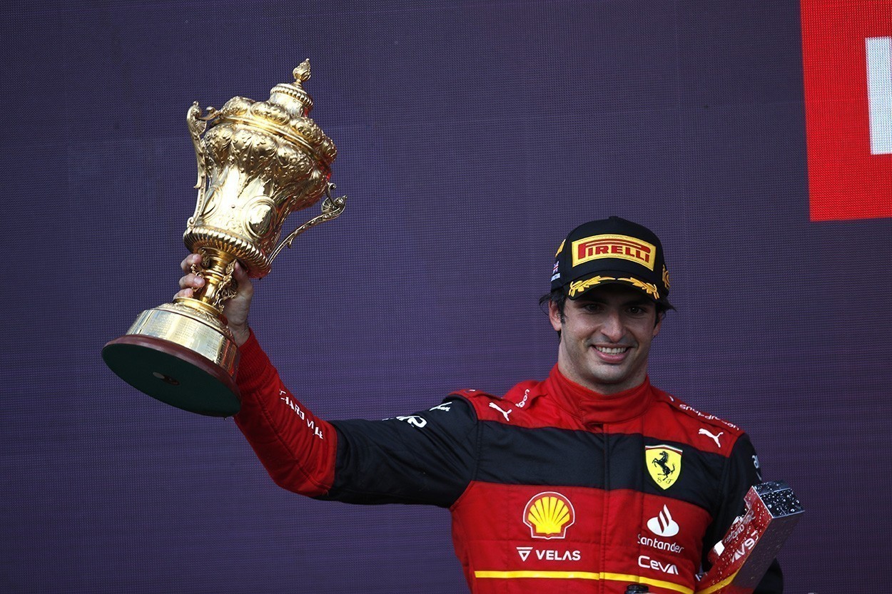 F1 Βρετανία: Πύρρειος νίκη για Ferrari, πρώτη για Σάινθ!