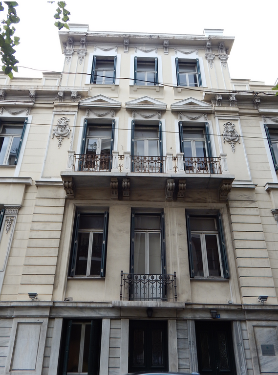 Η πρόσοψη του κτιρίου - Ένα νεοκλασικό κτίριο στην Ακρόπολη για τον Πάνο Λασκαρίδη