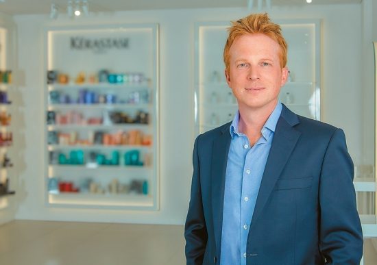 Άλεξ Ντέιβισον (L’Oreal Hellas): Η ομορφιά αντέχει στην κρίση