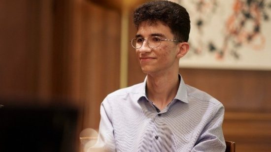 Μέλος της ομάδας Μεντόρων του υπουργείου Μετανάστευσης ο 19χρονος Κούρος που αρίστευσε στις Πανελλήνιες