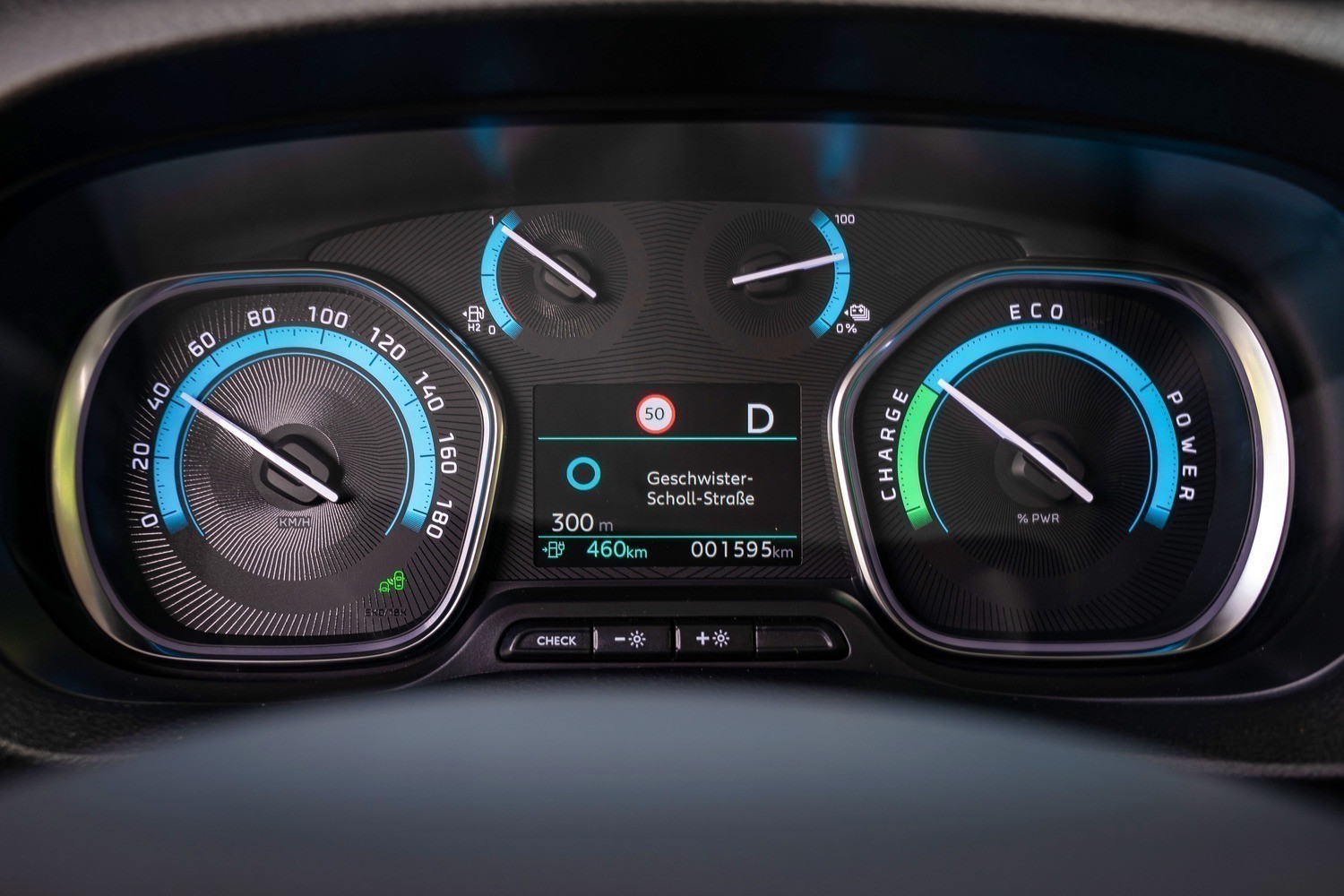 Tο Peugeot e-Expert Hydrogen είναι ηλεκτροκίνητο με μηδενικές εκπομπές ρύπων και ανεφοδιάζεται με υδρογόνο.