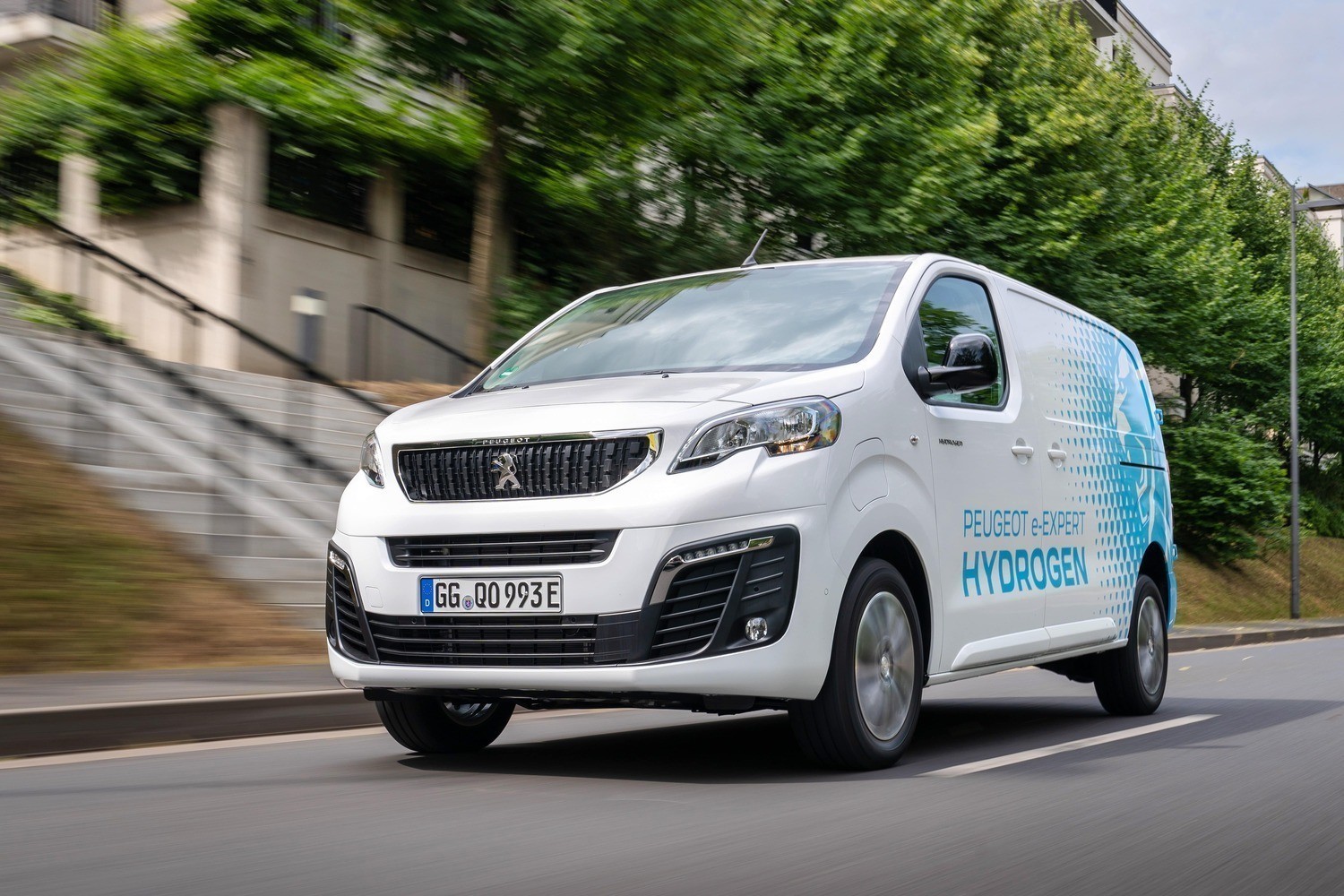 Tο Peugeot e-Expert Hydrogen είναι ηλεκτροκίνητο με μηδενικές εκπομπές ρύπων και ανεφοδιάζεται με υδρογόνο.