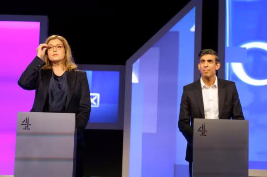 Εκλογές στους Τόρις: Σουνάκ και Τρας διασταυρώνουν τα ξίφη τους για την αρχηγία