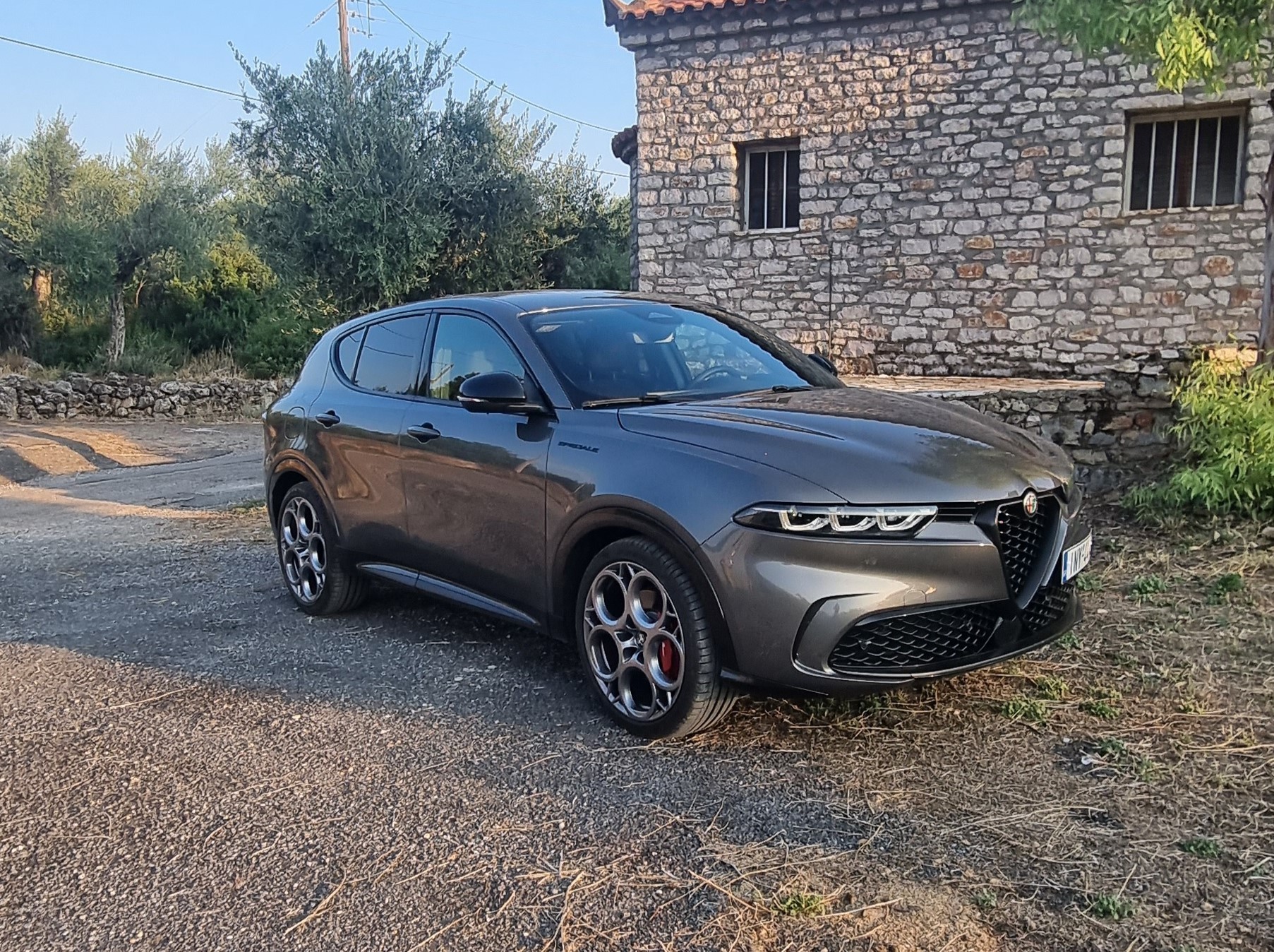 Ταξίδι στη Μάνη με την Alfa Romeo Tonale!