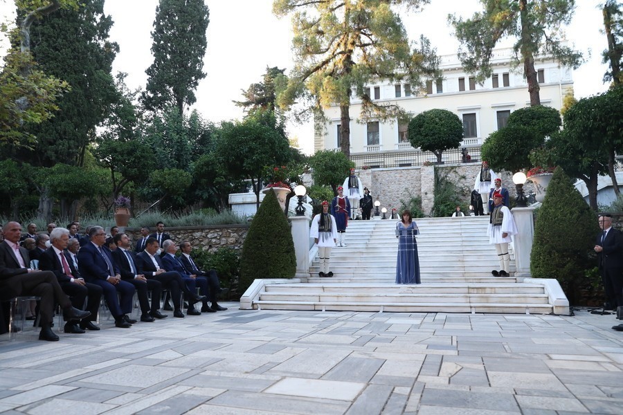 Η πρόεδρος της Δημοκρατίας Κατερίνα Σακελλαροπούλου απευθύνει λόγο στην αυλή του Προεδρικού Μεγάρου για την επέτειο από την απελευθέρωση της Δημοκρατίας