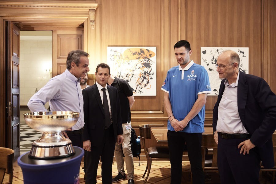 Ο πρωθυπουργός Κυριάκος Μητσοτάκης συναντάται με την Ελληνική Ομοσπονδία Καλαθοσφαίρισης