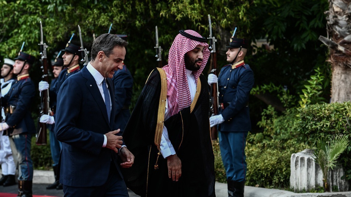 Ο πρωθυπουργός, Κυριάκος Μητσοτάκης μαζί με τον πρίγκιπα της Σαουδικής Αραβίας, Μοχάμεντ Μπιν Σαλμάν