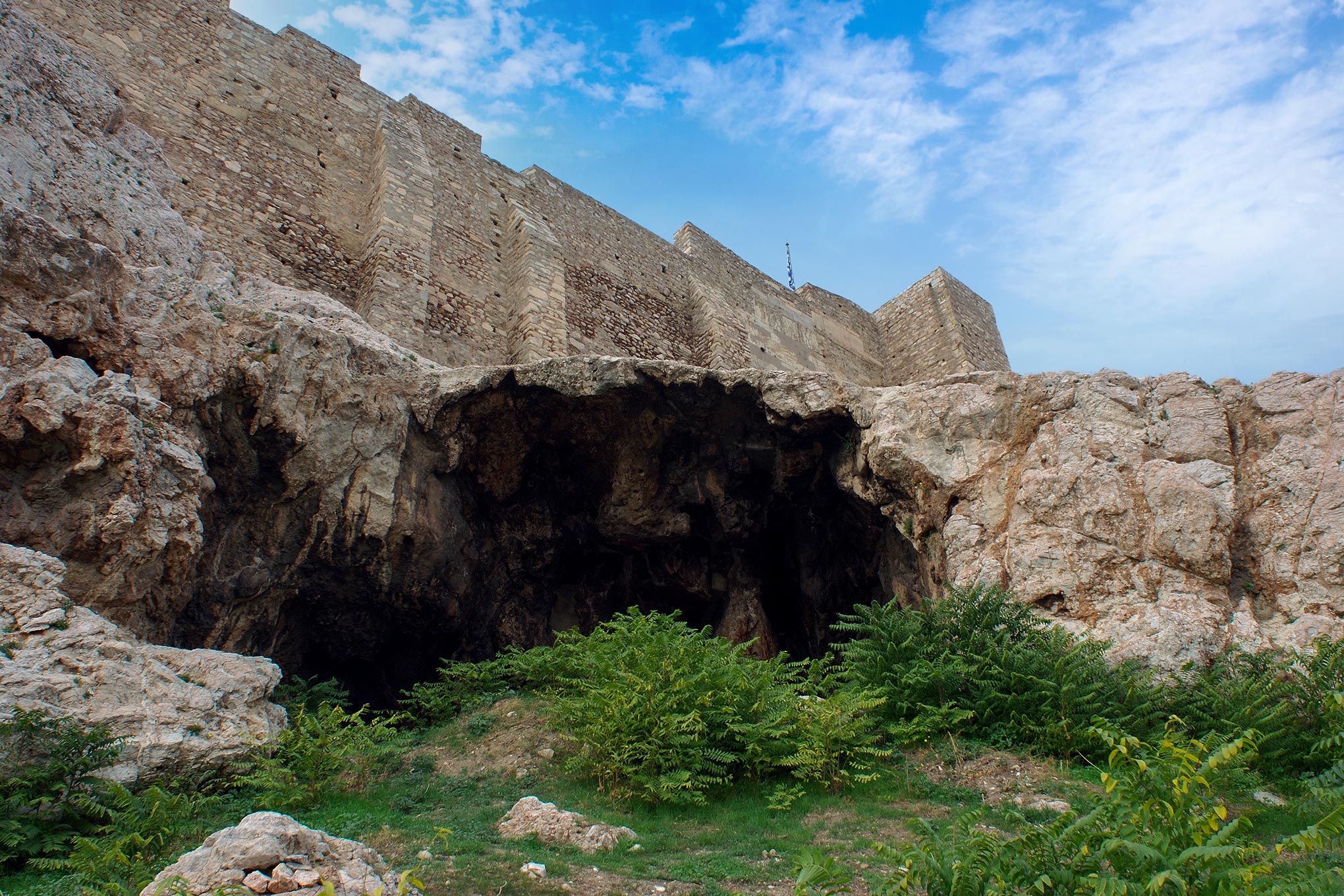 Το σπήλαιο της Αγλαύρου