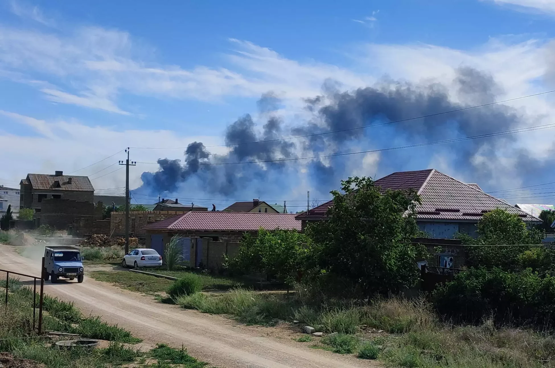 Σε κατάσταση έκτακτης ανάγκης τέθηκε η περιοχή γύρω από την αεροπορική βάση της Κριμαίας μετά τις χθεσινές εκρήξεις