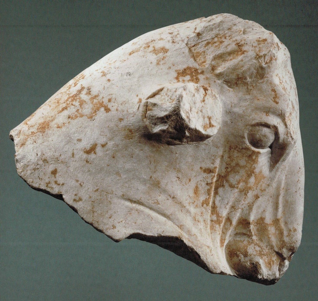 Μαρμάρινη κεφαλή ταύρου που είχε κλαπεί από τον Λίβανο και ήταν δάνειο στο Μητροπολιτικό Μουσείο Τέχνης από τον Μάικλ Στάινχαρντ