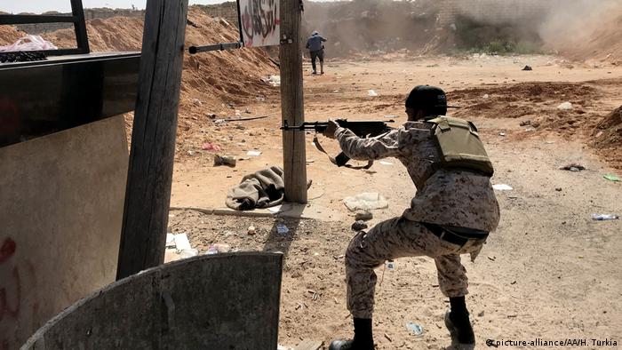 ένοπλος στην τρίπολη της λιβύης