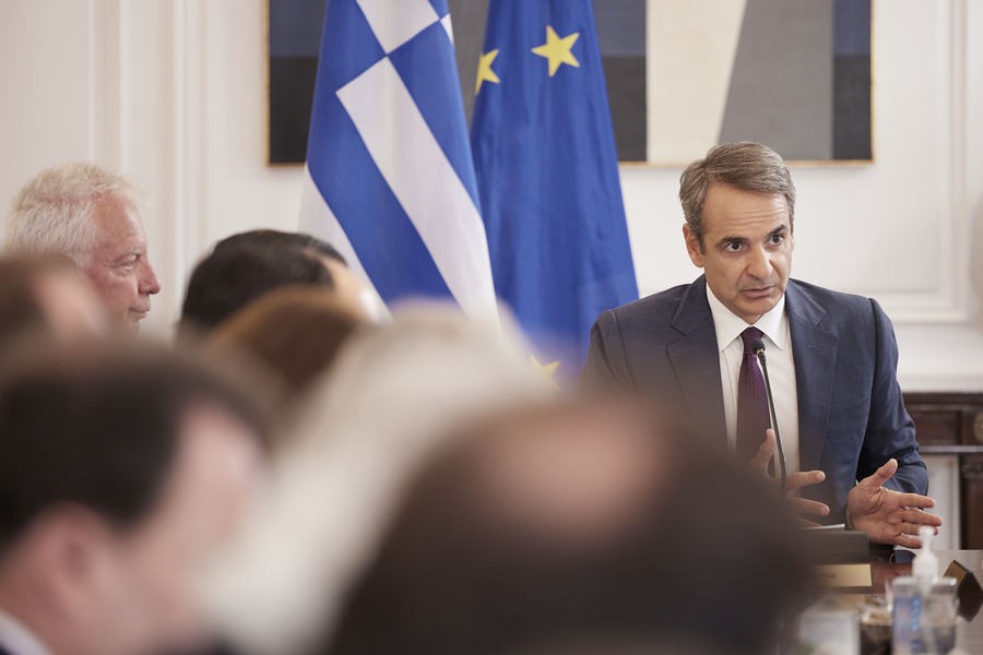 Ο πρωθυπουργός Κυριάκος Μητσοτάκης προεδρεύει στη συνεδρίαση του υπουργικού συμβουλίου, στο Μέγαρο Μαξίμου