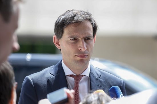 Ολλανδός ΥΠΕΞ: Υπέρ της απαγόρευσης της εισόδου Ρώσων τουριστών στην ΕΕ