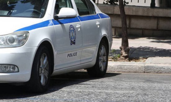 Πυροβολισμοί εναντίον αυτοκινήτου τα ξημερώματα στο Περιστέρι – Τραυματίστηκε 22χρονος