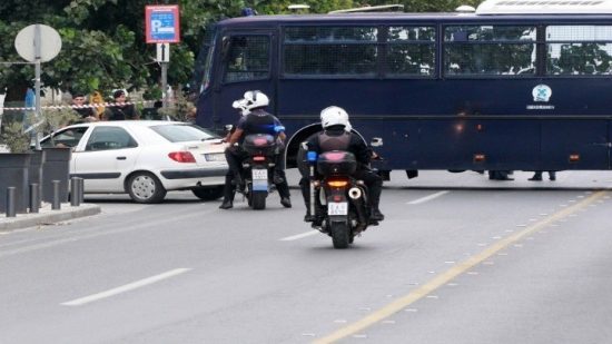 Συνελήφθησαν δύο άτομα για ληστεία σε πρατήριο υγρών καυσίμων στον Κολωνό